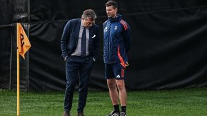 Cristiano Giuntoli e Thiago Motta - Foto Lapresse - Ilpallonegonfiato