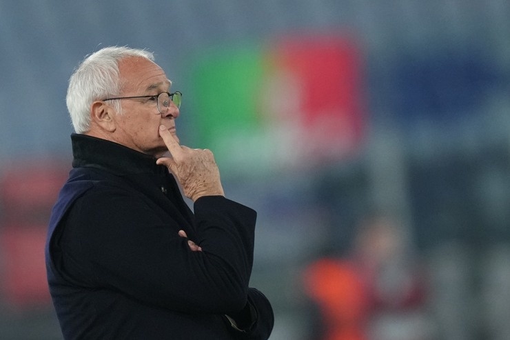 Claudio Ranieri a bordo campo - Foto Lapresse - Ilpallonegonfiato