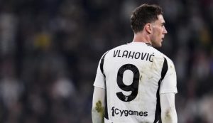 Vlahovic in Inghilterra, lui in Italia: la Juventus prepara lo scambio col top club di Premier League.