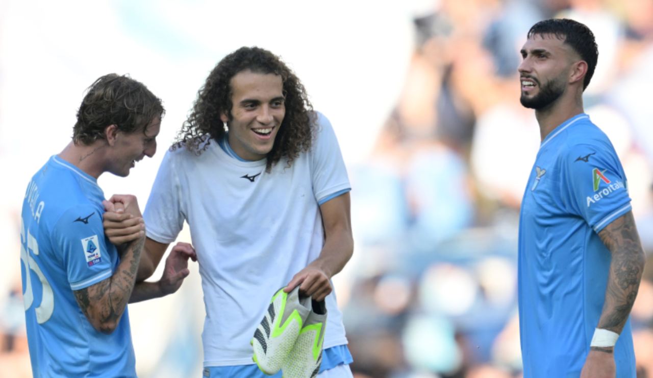 Rovella, Guendouzi e Castellanos con la maglia della Lazio.