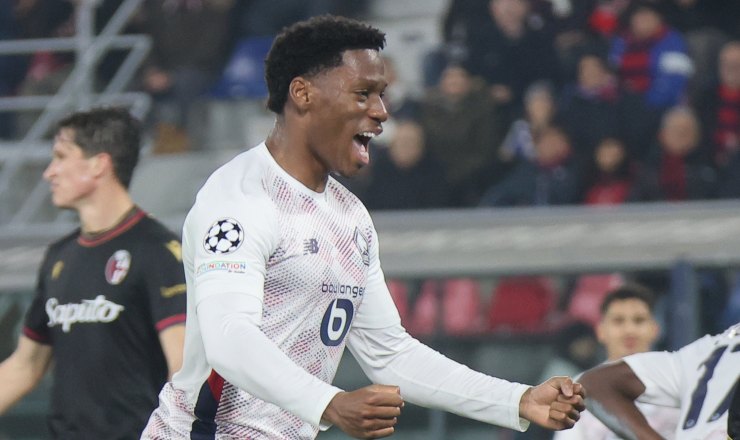 Jonathan David con la maglia del Lille durante la sfida di Champions League contro il Bologna.