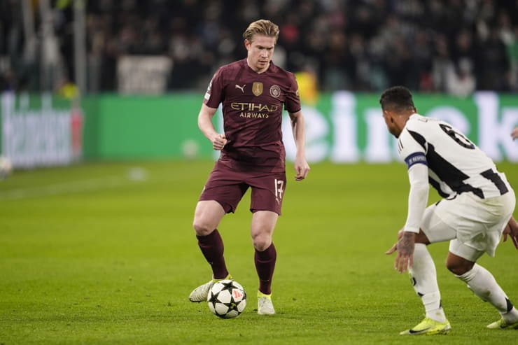 Kevin de Bruyne in campo con la maglia del Manchester City - Foto Lapresse - Ilpallonegonfiato
