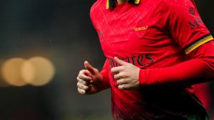 La maglia del Milan - Foto Lapresse - Ilpallonegonfiato
