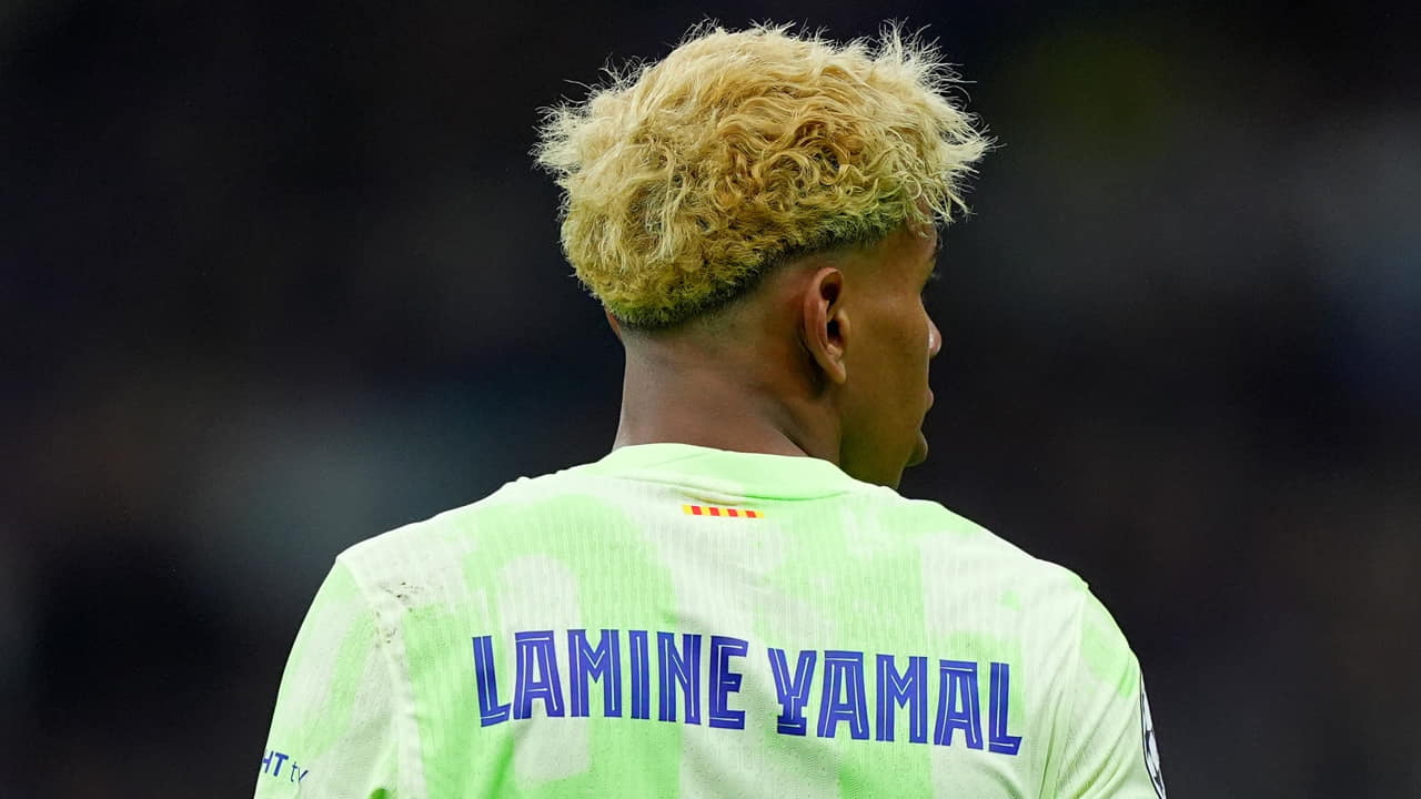 Lamine Yamal in campo con la maglia del Barcellona - Foto Lapresse - Ilpallonegonfiato