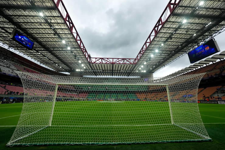 Lo stadio San Siro in un pre partita - Foto Lapresse - Ilpallonegonfiato