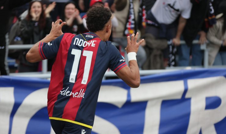 Ndoye con la maglia del Bologna.
