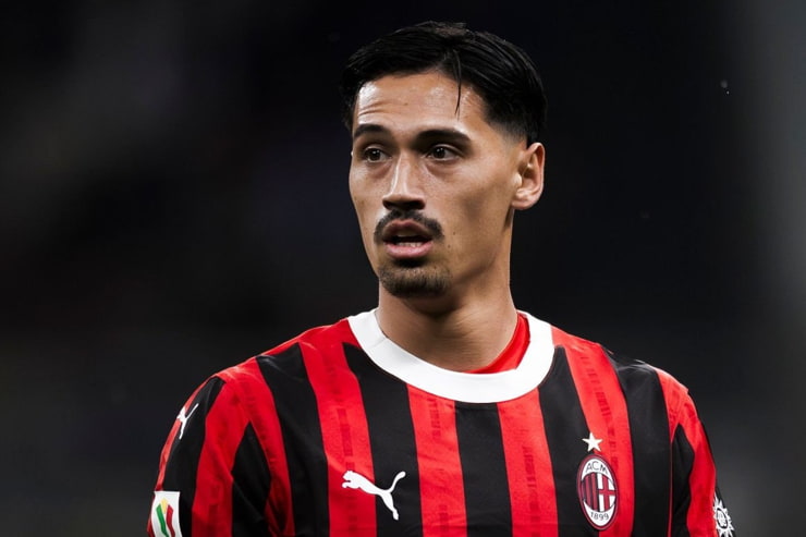 Reijnders in campo con la maglia del Milan - Foto X - Interdipendenza.net